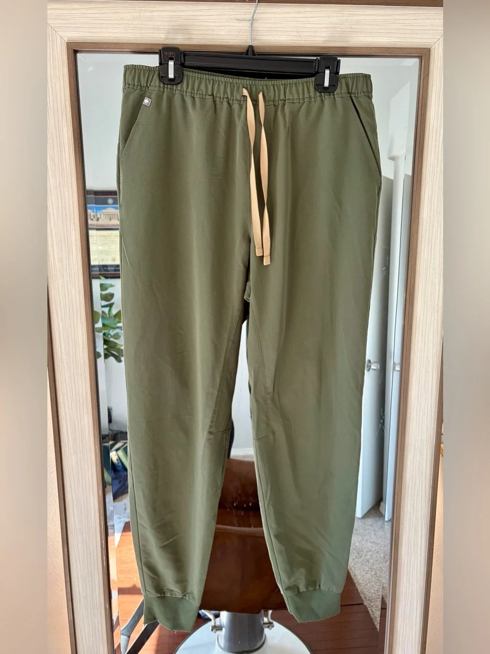 FIGS Olive Green Athletic Pants Joggers size Large Drawstring